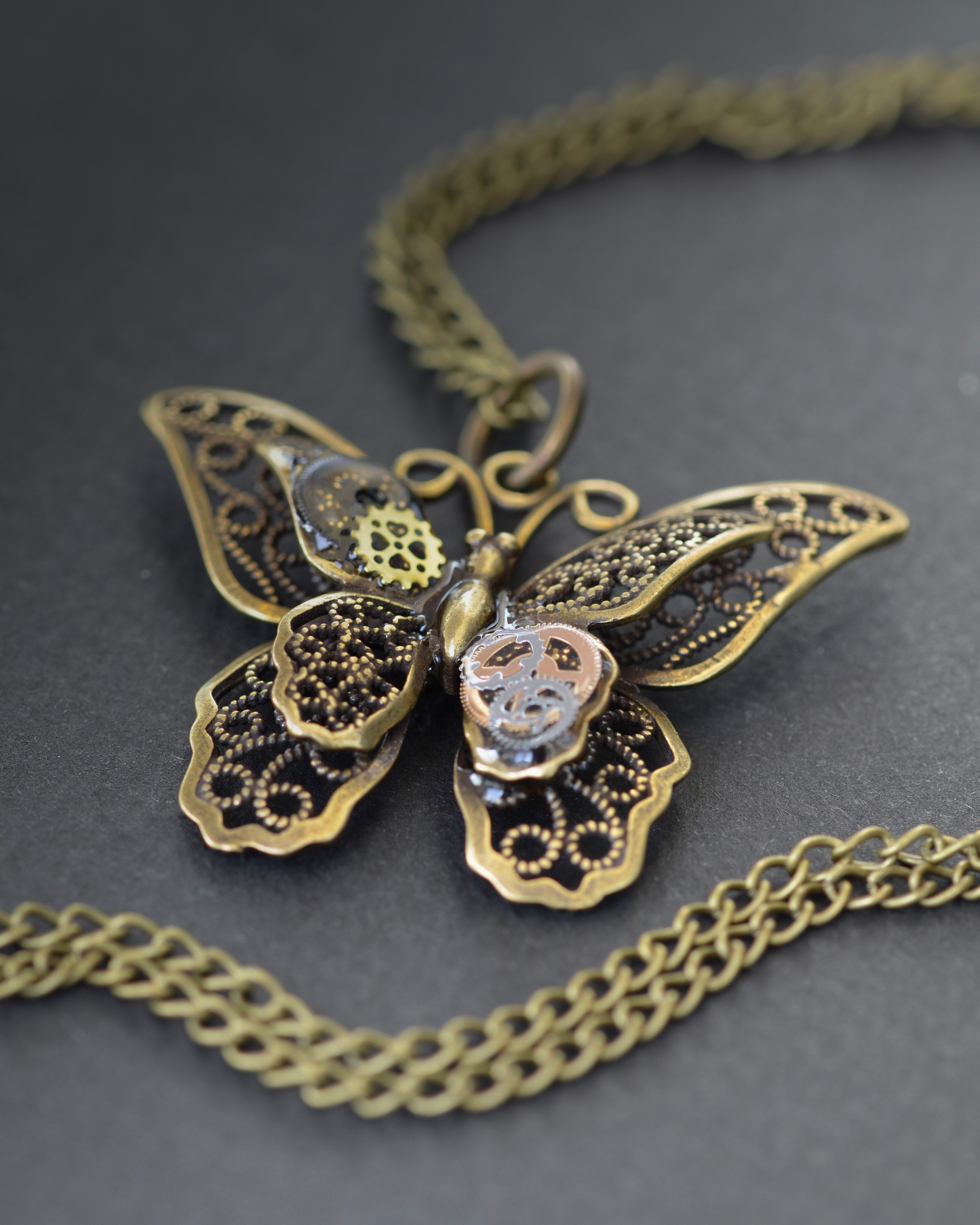Colier Antique Wing