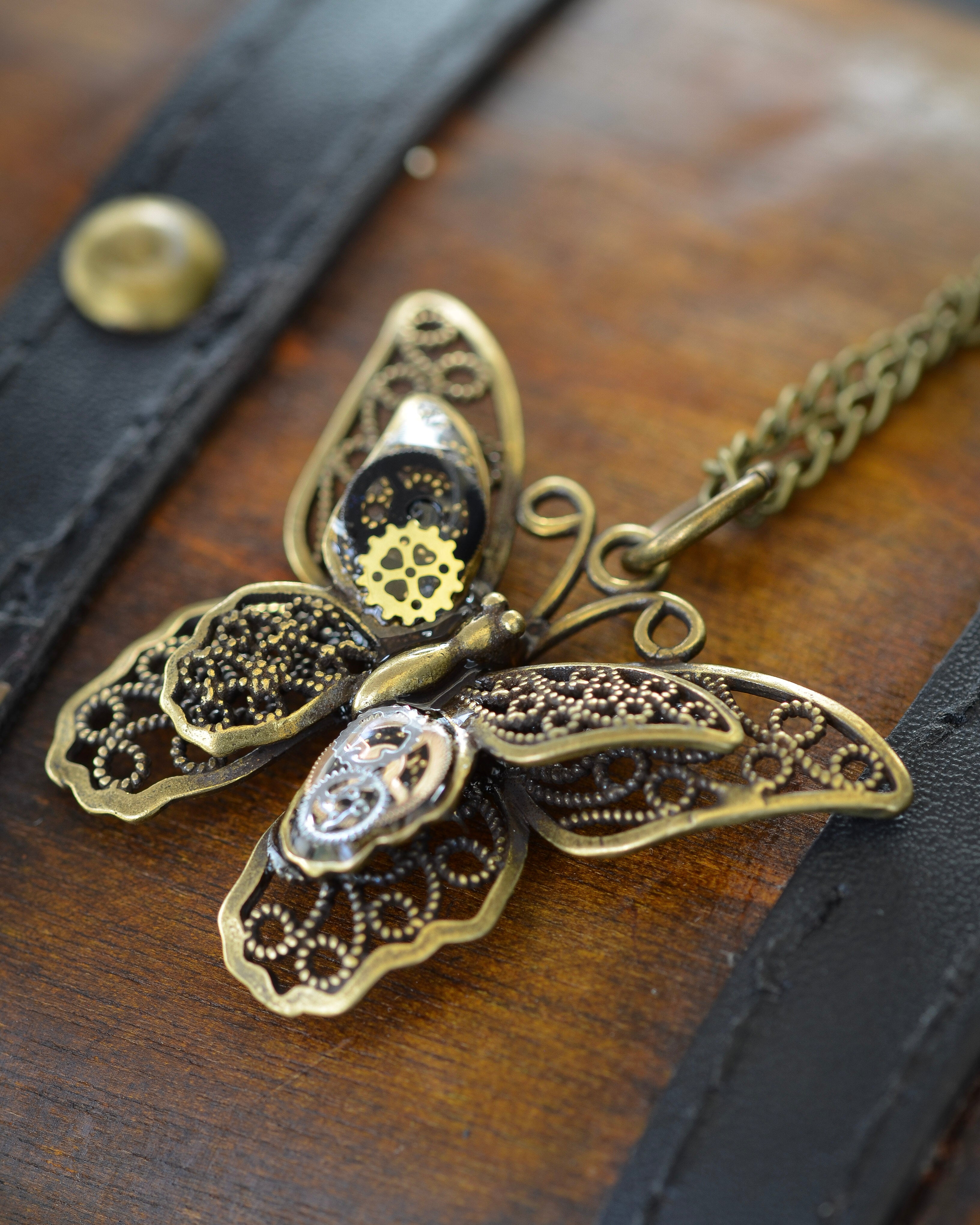 Colier Antique Wing