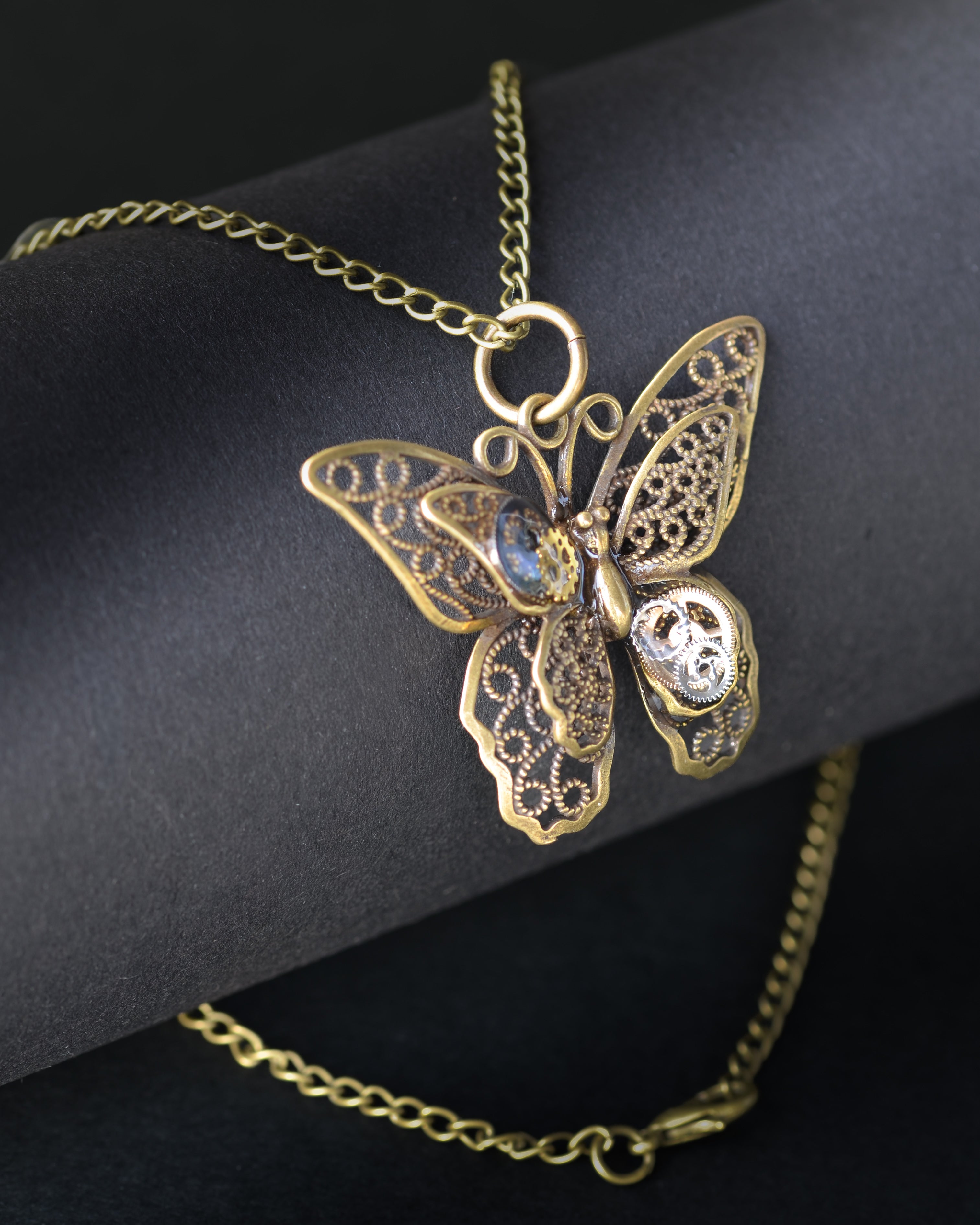 Colier Antique Wing